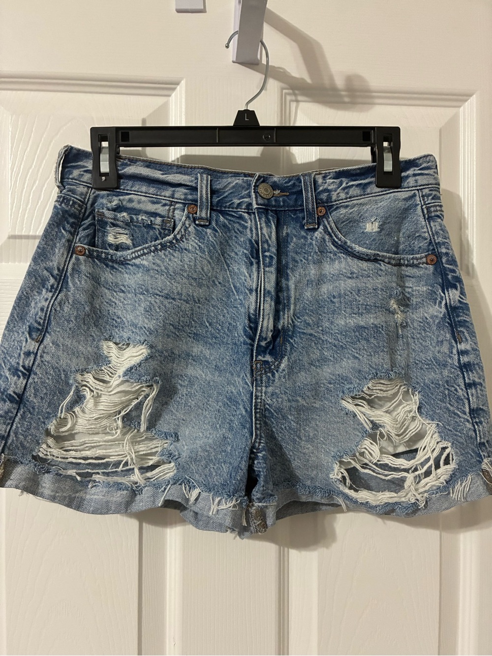 American Eagle Acid Wash Distressed Denim High-Waisted Mom Shorts Size 8